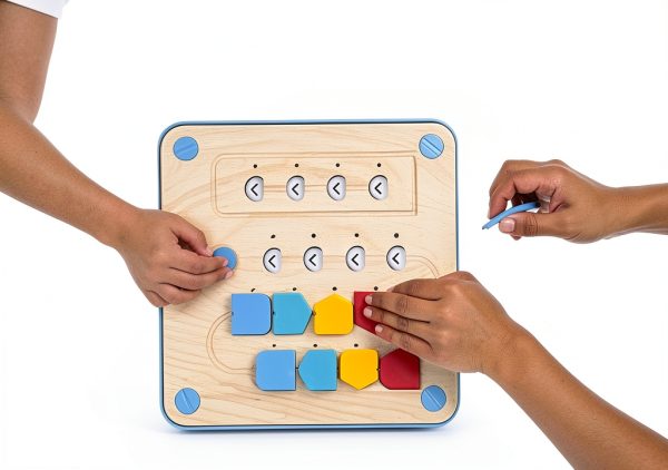 Primo Cubetto Screen-Free Coding Robot with 6x6 Transparent Pocket Mat-4